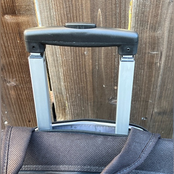 Samsonite Silhouette 8 Black Softside Wheeled Tote - 14" X 17" X 8" - Picture 4 of 7